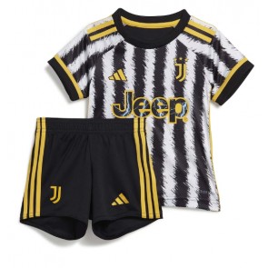 Juventus kläder Barn 2023-24 Hemmatröja Kortärmad (+ korta byxor)
